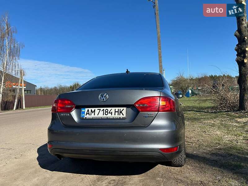 Седан Volkswagen Jetta 2013 в Житомире