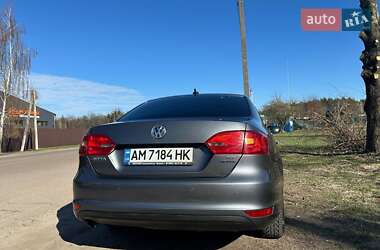 Седан Volkswagen Jetta 2013 в 