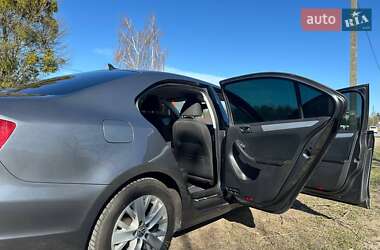 Седан Volkswagen Jetta 2013 в 