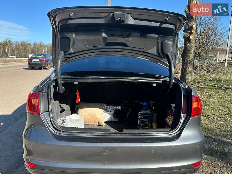 Седан Volkswagen Jetta 2013 в Житомире