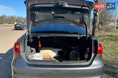Седан Volkswagen Jetta 2013 в 
