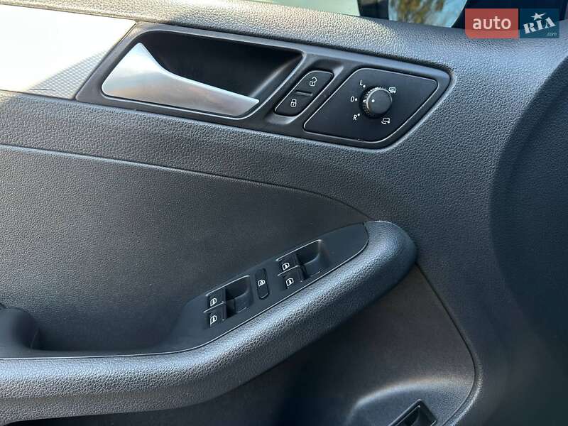 Седан Volkswagen Jetta 2013 в Житомире