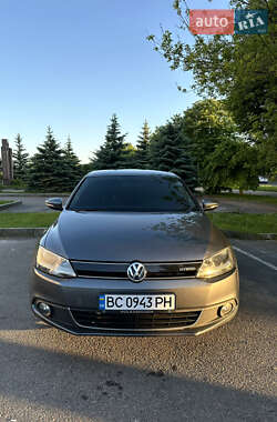 Седан Volkswagen Jetta 2013 в 