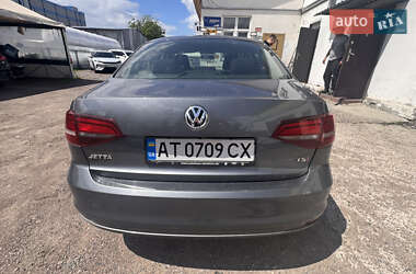 Седан Volkswagen Jetta 2016 в 