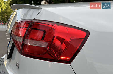 Седан Volkswagen Jetta 2015 в 