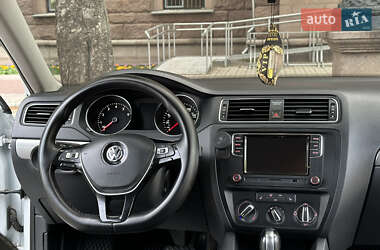 Седан Volkswagen Jetta 2015 в 