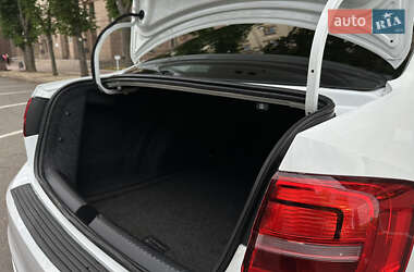 Седан Volkswagen Jetta 2015 в 