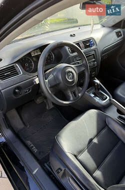 Седан Volkswagen Jetta 2013 в 