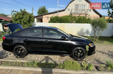 Седан Volkswagen Jetta 2013 в 