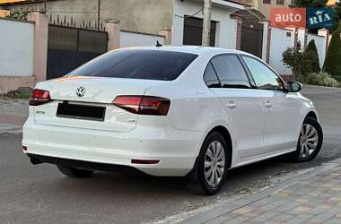 Седан Volkswagen Jetta 2016 в 