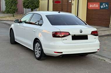 Седан Volkswagen Jetta 2016 в 