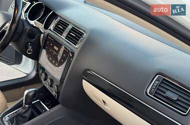 Седан Volkswagen Jetta 2016 в 