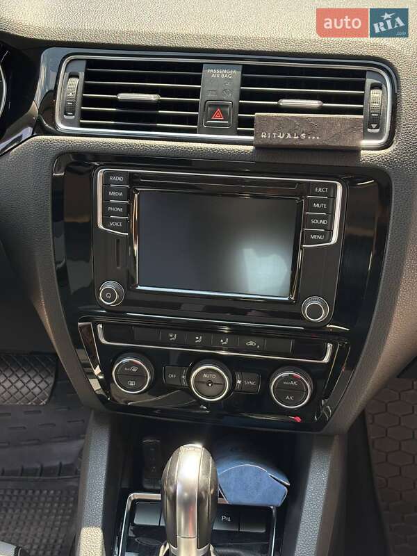 Седан Volkswagen Jetta 2016 в Калуше