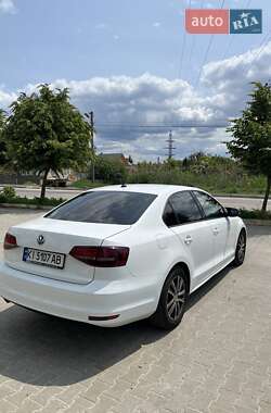 Седан Volkswagen Jetta 2016 в 