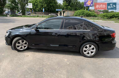 Седан Volkswagen Jetta 2015 в 