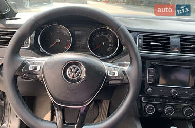 Седан Volkswagen Jetta 2015 в 