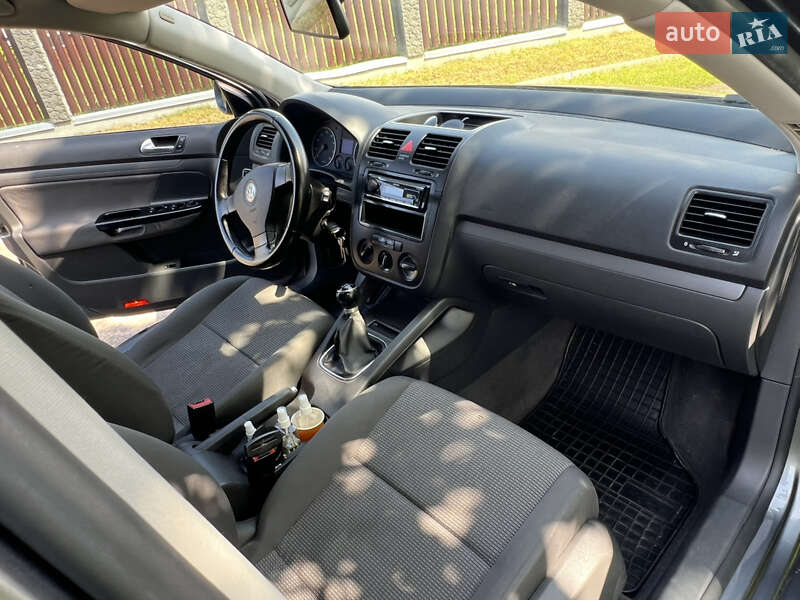 Седан Volkswagen Jetta 2006 в Калуше