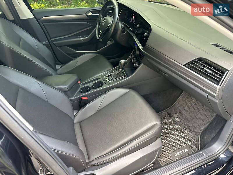 Седан Volkswagen Jetta 2019 в Дніпрі