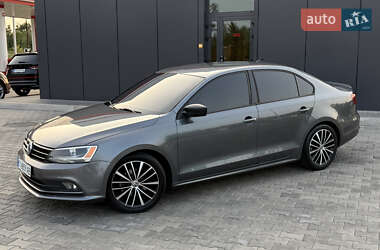 Седан Volkswagen Jetta 2016 в 