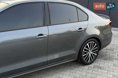 Седан Volkswagen Jetta 2016 в 