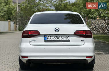 Седан Volkswagen Jetta 2016 в 