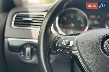 Седан Volkswagen Jetta 2016 в 