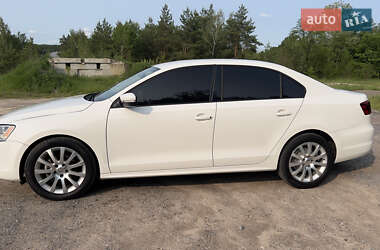 Седан Volkswagen Jetta 2011 в 
