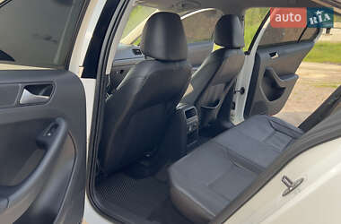 Седан Volkswagen Jetta 2011 в 