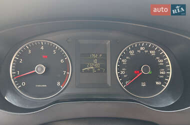 Седан Volkswagen Jetta 2011 в 