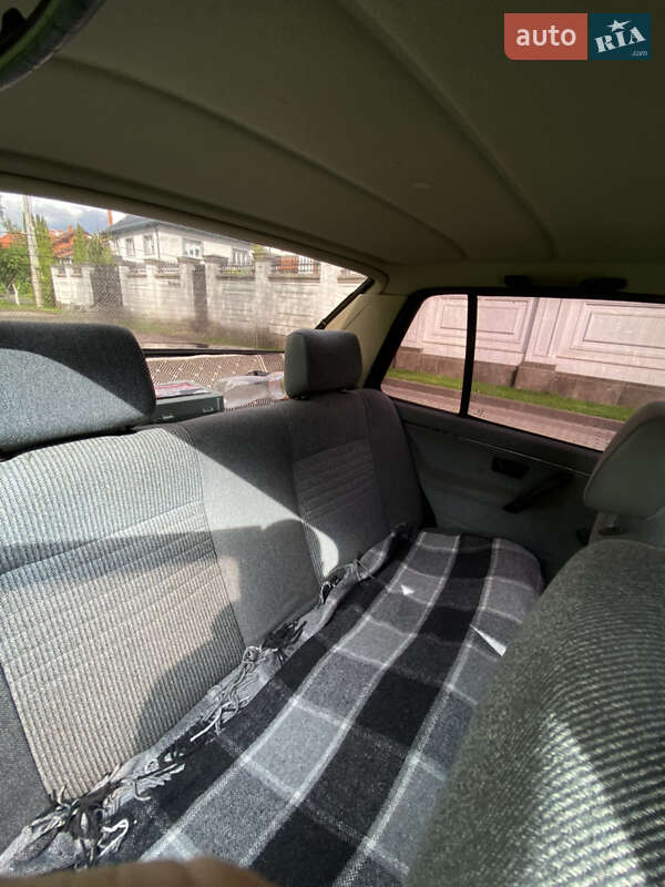 Седан Volkswagen Jetta 1988 в Ровно