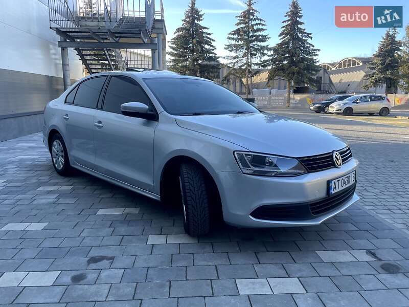 Седан Volkswagen Jetta 2013 в Івано-Франківську