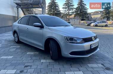 Седан Volkswagen Jetta 2013 в 