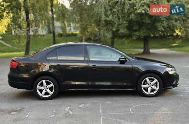 Седан Volkswagen Jetta 2011 в 