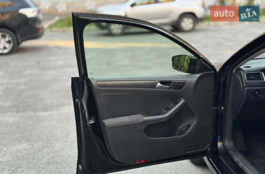 Седан Volkswagen Jetta 2011 в 