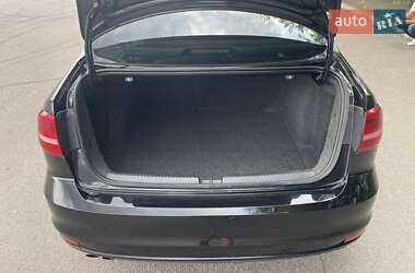 Седан Volkswagen Jetta 2015 в 