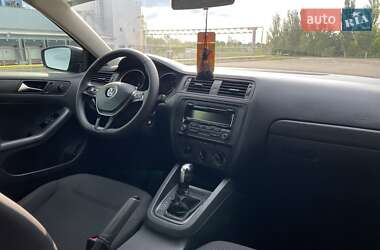 Седан Volkswagen Jetta 2015 в 