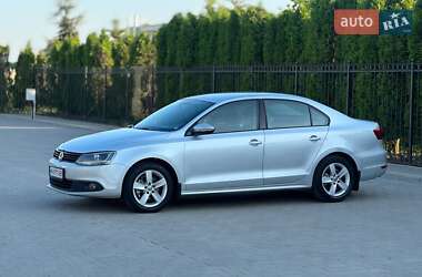 Седан Volkswagen Jetta 2011 в 