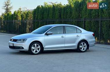 Седан Volkswagen Jetta 2011 в 