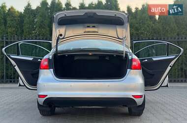 Седан Volkswagen Jetta 2011 в 
