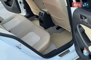 Седан Volkswagen Jetta 2016 в 