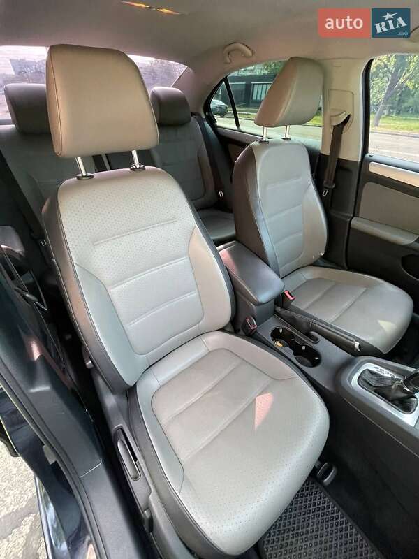 Седан Volkswagen Jetta 2012 в Києві
