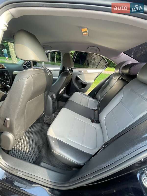 Седан Volkswagen Jetta 2012 в Києві