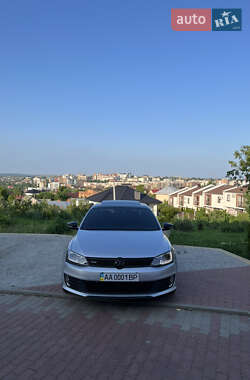 Седан Volkswagen Jetta 2013 в Черновцах