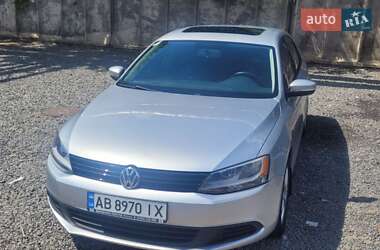 Седан Volkswagen Jetta 2012 в 