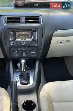 Седан Volkswagen Jetta 2013 в 