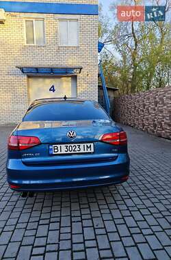 Седан Volkswagen Jetta 2015 в 