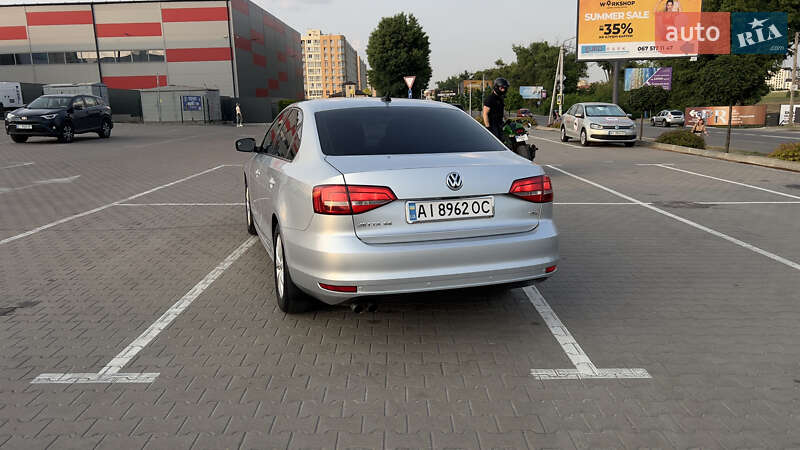 Седан Volkswagen Jetta 2015 в Києві