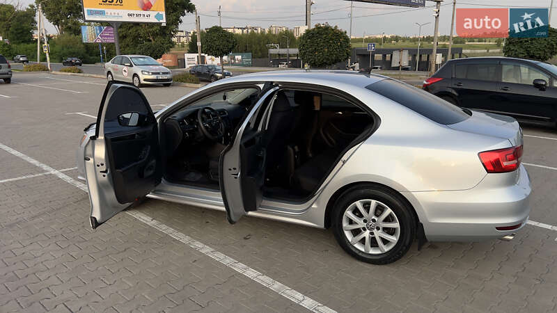 Седан Volkswagen Jetta 2015 в Києві