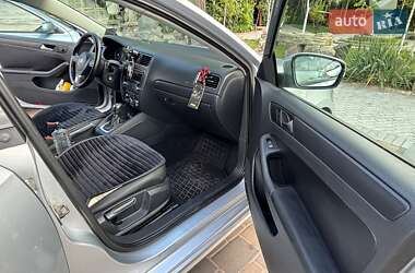 Седан Volkswagen Jetta 2011 в 