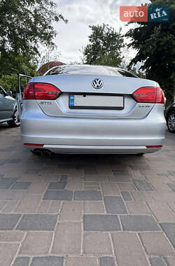 Седан Volkswagen Jetta 2011 в 